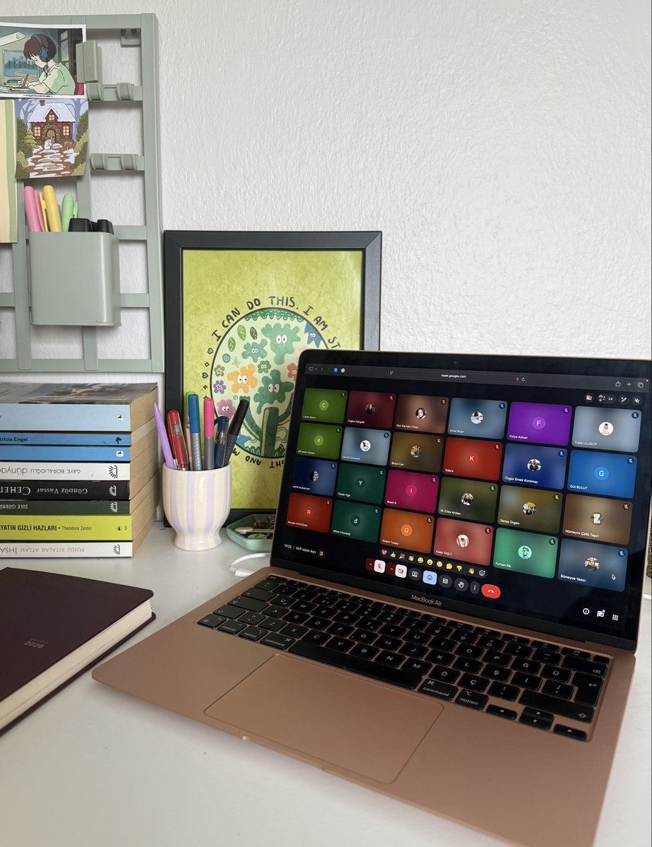 Dijital çağda akademik yalnızlık kader değil. 7/24 açık online kütüphane, birlikte yazılan tezler, birlikte ilerleyen bir topluluk. Sen de bu yolculukta bizimle ol 🫂🤍

Başvuru formu: docs.google.com/forms/d/e/1FAI…