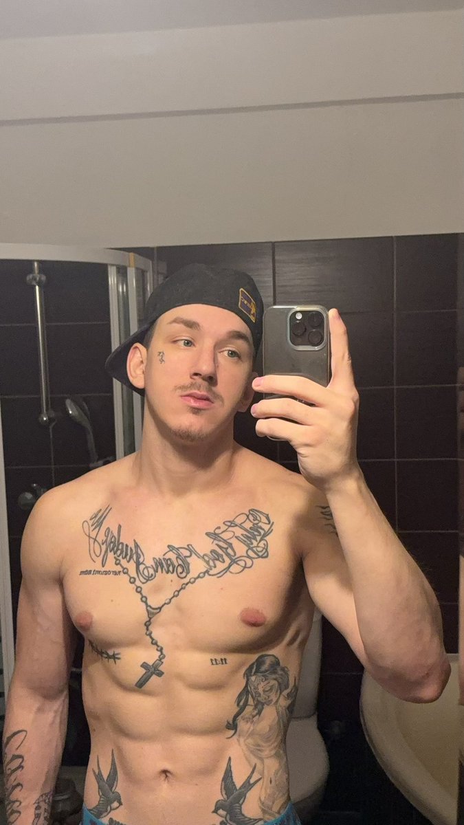 TattedboySecret tweet media