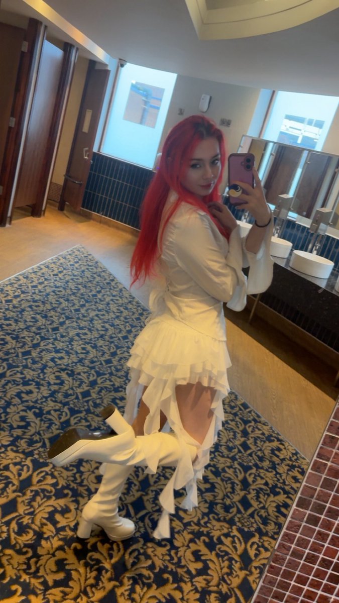 Prettiest princess to ever grace your screen 😋