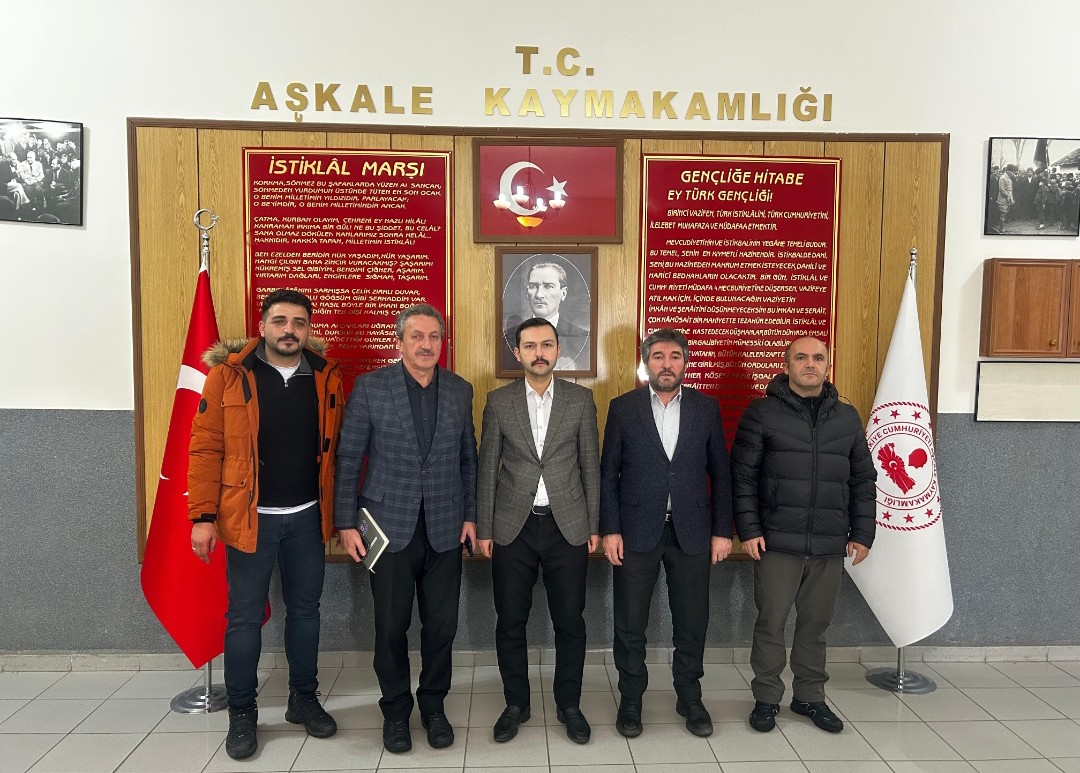 Erzurum Memur-Sen İl Temsilcisi Sn Mustafa KARTAŞ ve beraberindeki heyet ile birlikte Kaymakamımız Sn Emre OĞUZTÜRK'ü makamında ziyaret ettiler.