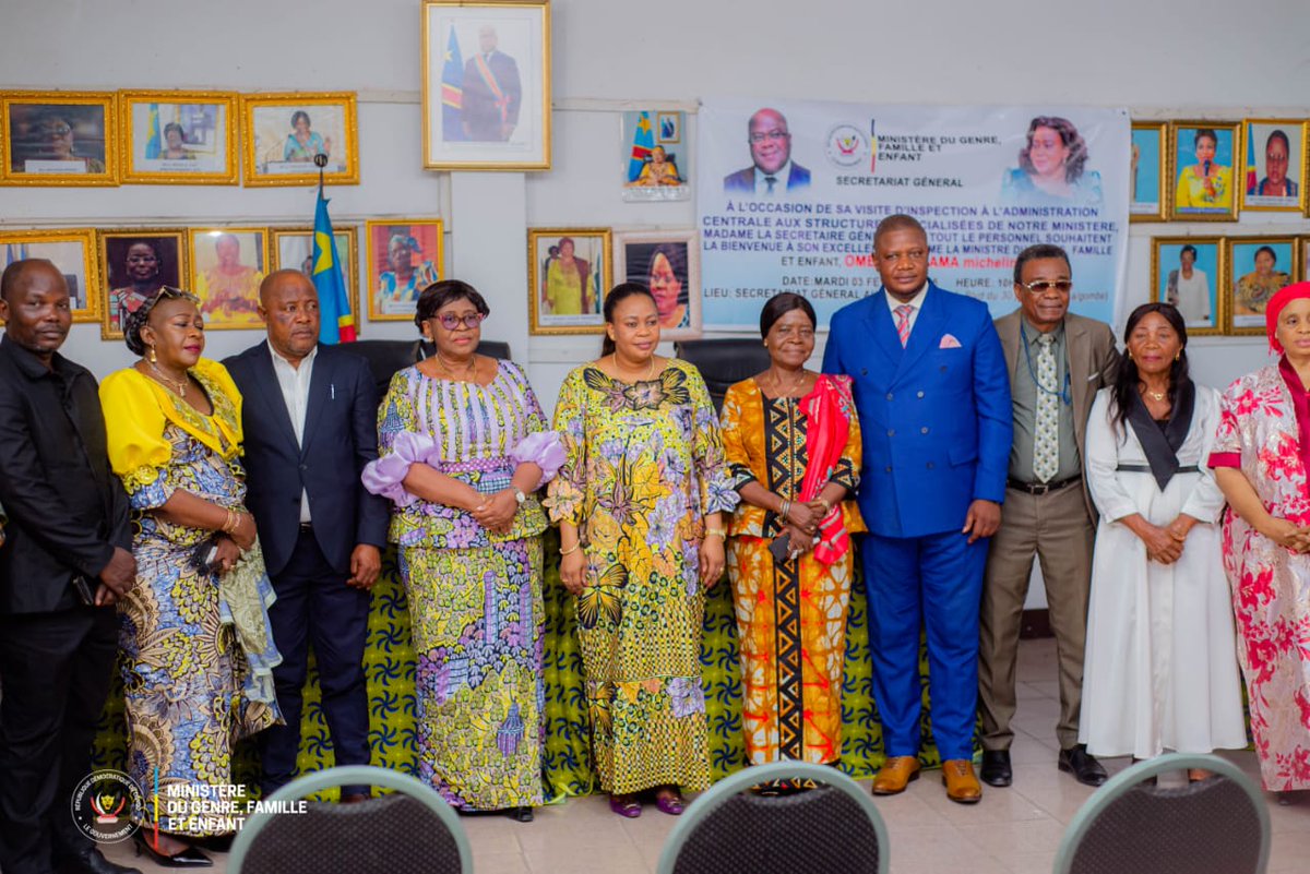 GenreRDC's tweet photo. RDC : Au Secrétariat général du GFE, la Ministre @MichelineOMbae Kalama insuffle une dynamique de rigueur, d’espérance et de mobilisation collective 

Cellcom Ministère GFE Kinshasa– 3 février 2026

Le mardi 3 février 2026, dans l’enceinte empreinte de mémoire de la salle Marie-Ange Lukiana, Son Excellence Madame Micheline Ombae Kalama, Ministre du Genre, Famille et Enfant, a rencontré le personnel du Secrétariat général du GFE dans un moment d’écoute, de vérité et d’élévation collective. 

À travers une adresse solennelle, vibrante d’émotion et de responsabilité, la Ministre a ravivé le sens de la mission commune et réaffirmé les valeurs qui fondent l’action publique.

Dès les premiers mots, elle a placé cette rencontre sous le sceau de la gratitude envers l’Éternel, source de vie et de sagesse, rendant hommage au courage discret des femmes et des hommes qui, dans l’ombre des bureaux et des dossiers, ont porté le ministère à travers les défis de l’année écoulée. Elle a salué leur persévérance silencieuse, leur loyauté et leur engagement quotidien, qui ont permis d’inscrire des avancées significatives au cours de l’année 2025.

Dans un ton à la fois ferme et rassembleur, la Ministre a rappelé que la discipline administrative, le respect de la hiérarchie et l’observance des procédures ne sont pas de simples exigences formelles, mais les fondations d’une institution crédible et respectée. 
« La rigueur, a-t-elle souligné, n’est pas une contrainte : elle est le langage de la confiance et le chemin de la transparence. »

S’adressant particulièrement aux femmes du ministère, elle a lancé un appel empreint de conviction : *OSER* se révéler par la qualité du travail, par l’audace de l’initiative et par la constance dans l’excellence. Elle a réaffirmé que le Ministère du Genre doit être le premier espace où les talents féminins s’élèvent, s’affirment et inspirent la société congolaise.
Aux responsables hiérarchiques et encadreurs, la Ministre a confié une mission exigeante : devenir des « bâtisseurs d’espérance », capables de reconnaître les compétences, d’accompagner les agents méritants et de créer un environnement où chacun trouve sa place et sa dignité professionnelle. 
Pour elle, une administration forte se mesure aussi à sa capacité de faire grandir ses propres talents.

Sans détour, elle a évoqué les préoccupations légitimes du personnel : conditions matérielles de travail, état des infrastructures, traitement salarial, accès aux soins et protection sociale. Elle a assuré que ces enjeux font l’objet d’un plaidoyer constant auprès des instances compétentes, malgré un contexte national marqué par des défis sécuritaires et économiques majeurs.

Dans un message profondément mobilisateur, la Ministre a exhorté l’ensemble du personnel à préserver l’unité, à transformer les divergences en richesse constructive et à ne jamais perdre de vue la noblesse de la mission confiée au ministère : protéger, élever et défendre la femme, la famille et l’enfant congolais. 

Elle a également élevé une prière pour la sagesse et la force du Président de la République, Son Excellence Félix-Antoine Tshisekedi Tshilombo, ainsi que pour la Première Ministre Judith Suminwa, engagés dans la marche du pays vers la paix, la stabilité et le développement durable.

Clôturant son adresse sur une note d’espérance, Micheline Ombae Kalama a formulé des vœux de renouveau intérieur, de stabilité familiale et d’accomplissement professionnel pour chaque agent, appelant à faire de l’année 2026 une année d’exemplarité, de solidarité et de noblesse dans l’action publique au service du peuple congolais.

@Presidence_RDC 
@PrimatureRDC 
@_ICGLR_