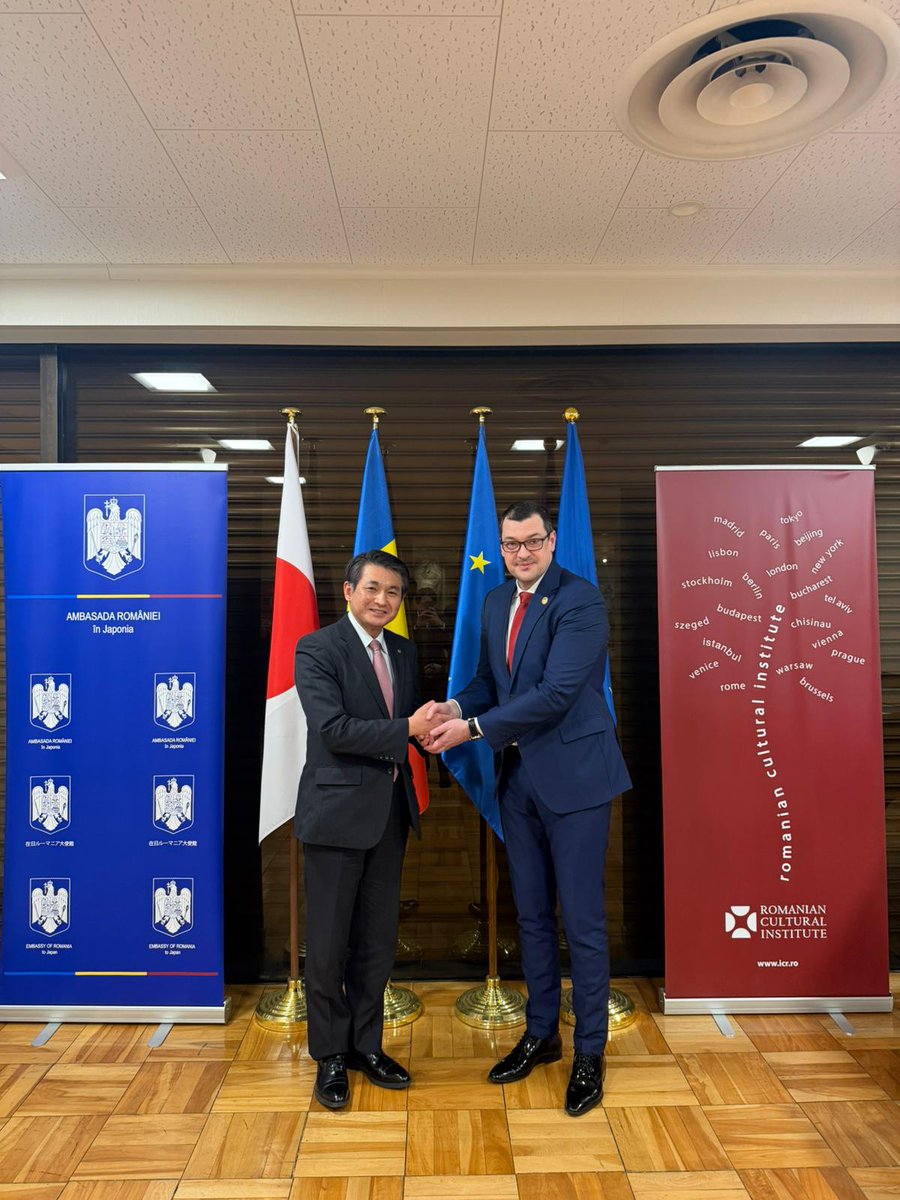 AmbRaetchi's tweet image. 初宿和夫・八王子市長がルーマニア大使館を訪問されました。八王子市は、横浜、川崎、武蔵野、高山、熊本、宮崎、浜松などと同様に、パートナーシップや文化交流を通じてルーマニアと特別な関係を築く自治体の一員となることでしょう。絶えずルーマニア語の学習に励まれている初宿市長の真摯な姿勢と、…
