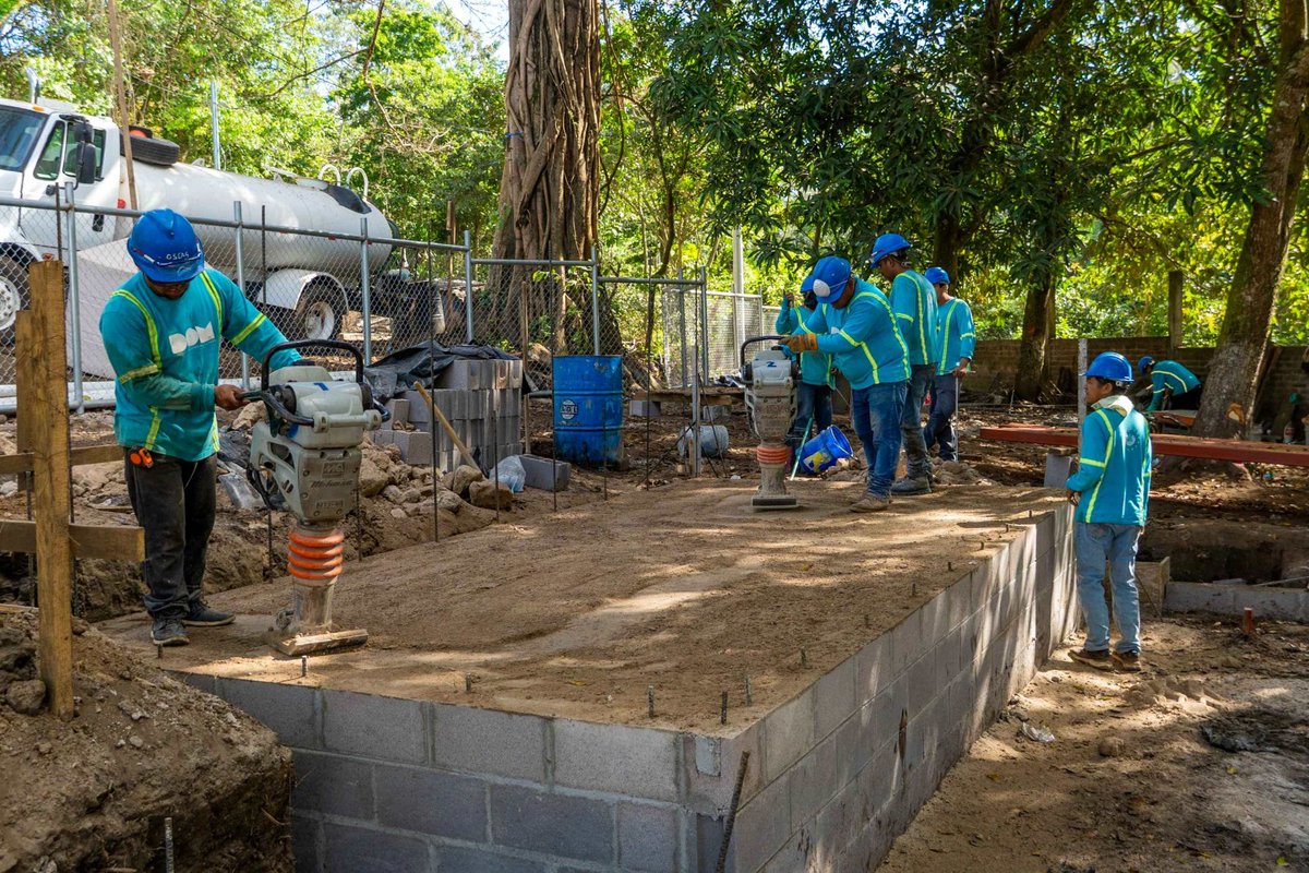 Los 300 alumnos del Centro Escolar Cantón Cuyagualo, en Izalco, Sonsonate Este, serán beneficiados con nuevas instalaciones como parte de la intervención número 528 del programa #DosEscuelasXDía.

El proyecto incluye la rehabilitación integral de aulas, sanitarios, sistemas