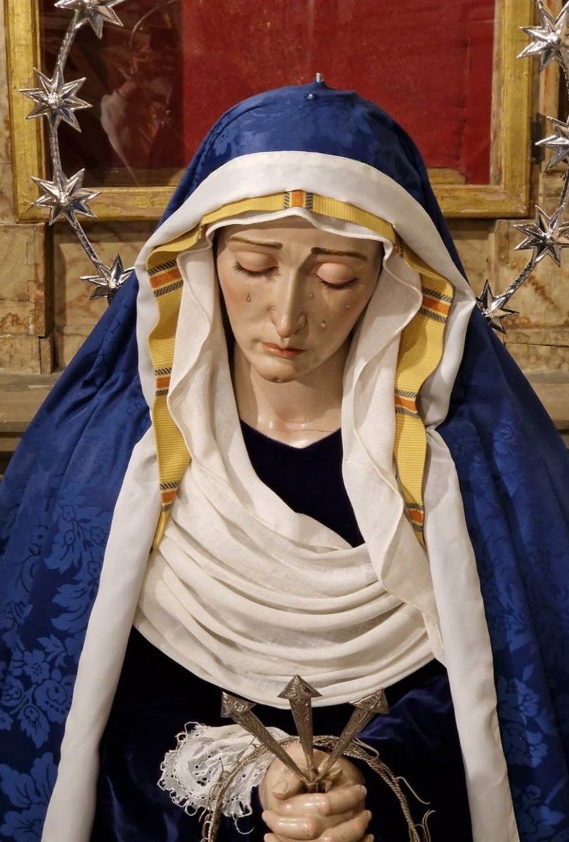 Exquisita la Madre Dolorosa de la Magdalena.
Lo que sería verla por nuestras calles...