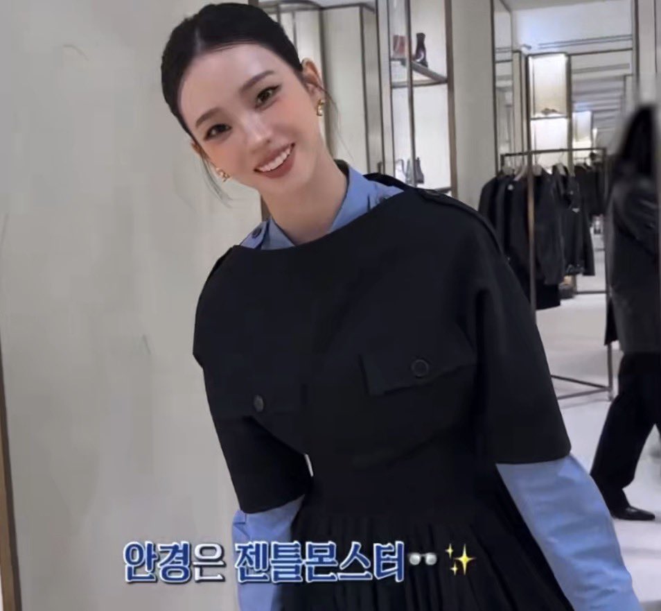 브이로그안에 나이키 젠틀몬스터 노모어 이런 자기브랜드사랑표출하는거 너무기여운것같애.....쪽쪽