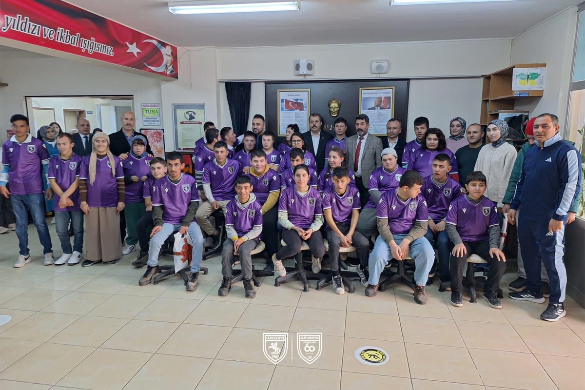 Bu Şehrin Her Köşesinde, Her Kalbinde Samsunspor Var! 💜

Vezirköprü Nazmiye - Osman Kolay Özel Eğitim Uygulama Okulu’nda bugün mor formalarımız gururla taşındı.

"Bu Şehrin Çocukları Samsunsporludur!" projemiz kapsamında; Vezirköprü Kaymakamımız Sn. Özgür Kaya ve Vezirköprü