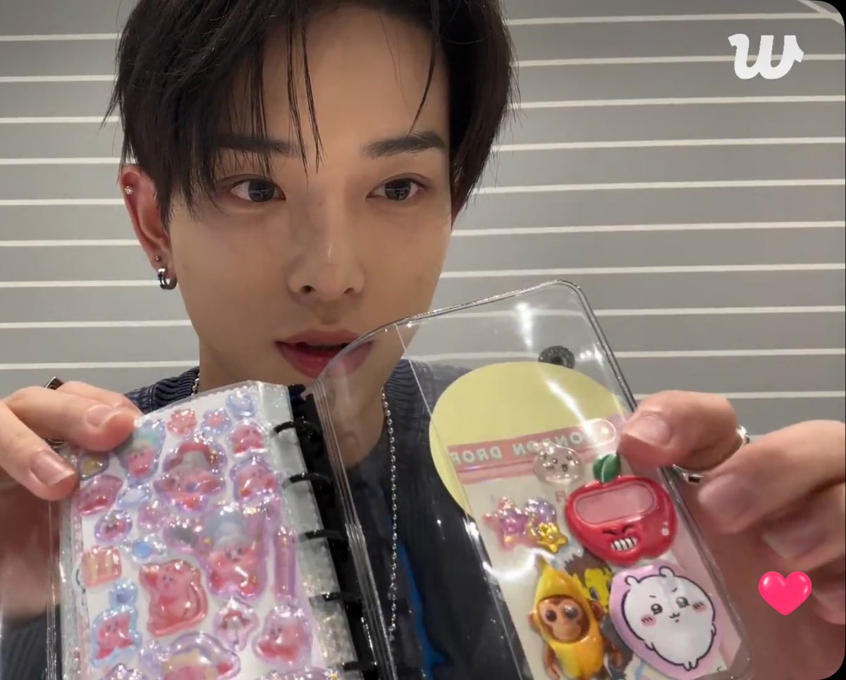 저 바나나원숭이 너무 신경쓰임