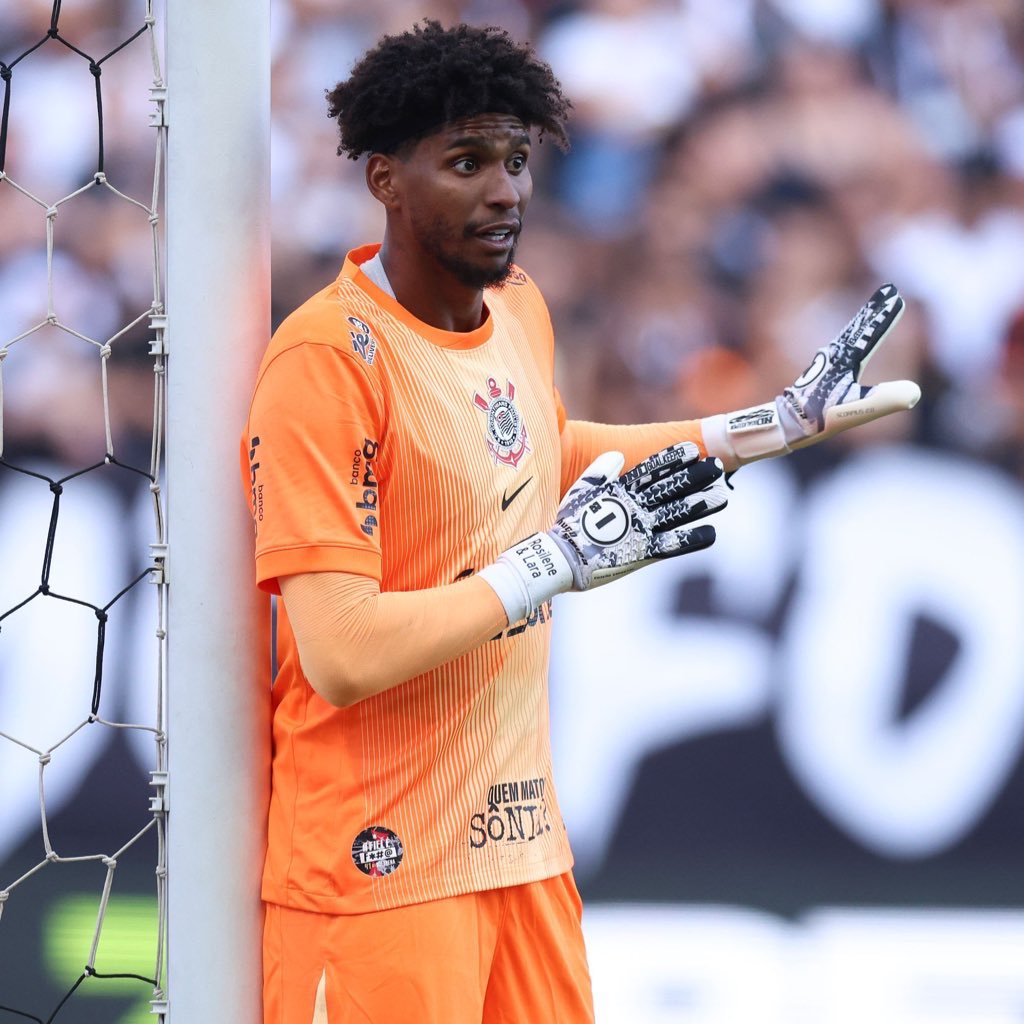golsdobrasil1's tweet photo. Juca Kfouri:

"É um absurdo o Hugo Souza estar entre os três goleiros da Seleção Brasileira"

🗞️ @UOL "Posse de Bola"
📸 Reprodução | Getty Images https://t.co/oxgRXmGdLU