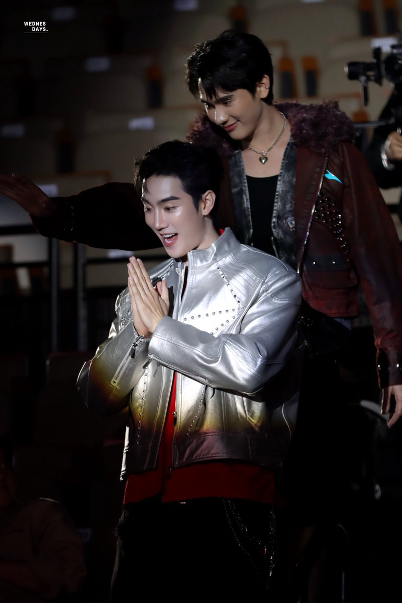 ทักทายแบบงาน งานนั้นนน 🤭👋🏻

TRUE5G FANDOM OF SMILE
#GFFBSmileBESTwithTRUE5G
#ForceBookBESTwithTRUE5G