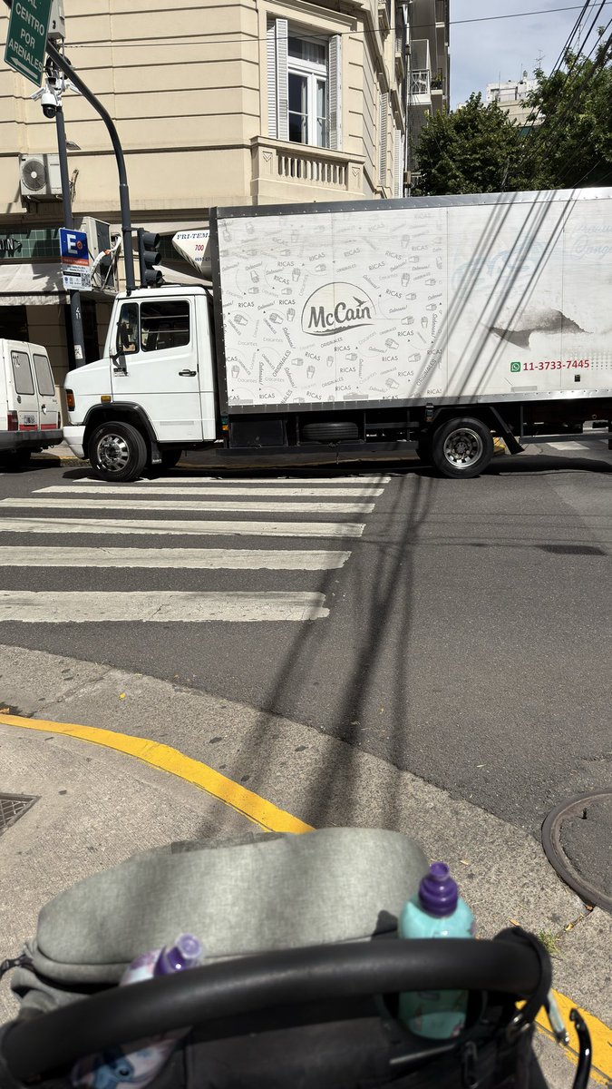 Muy cómodo hacer 3 cuadras con el
cochecito <a href="/Coto_Ar/">COTO</a> #mccainargentina