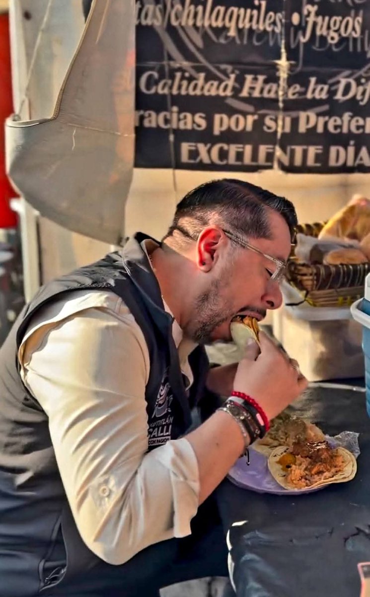 PuntoMedioEdo's tweet photo. ⏰🗳🧔🏻 "Le urge" al presidente revertir su #mala imagen ante posible #reelección en #Izcalli.

* De #altanero, #prepotente y #represor, quiere cambiar a ser un "simpático" influencer.

🤳🏻 Más información ⬇️
https://t.co/oxPVqtMC4w https://t.co/UjxoJDaADB