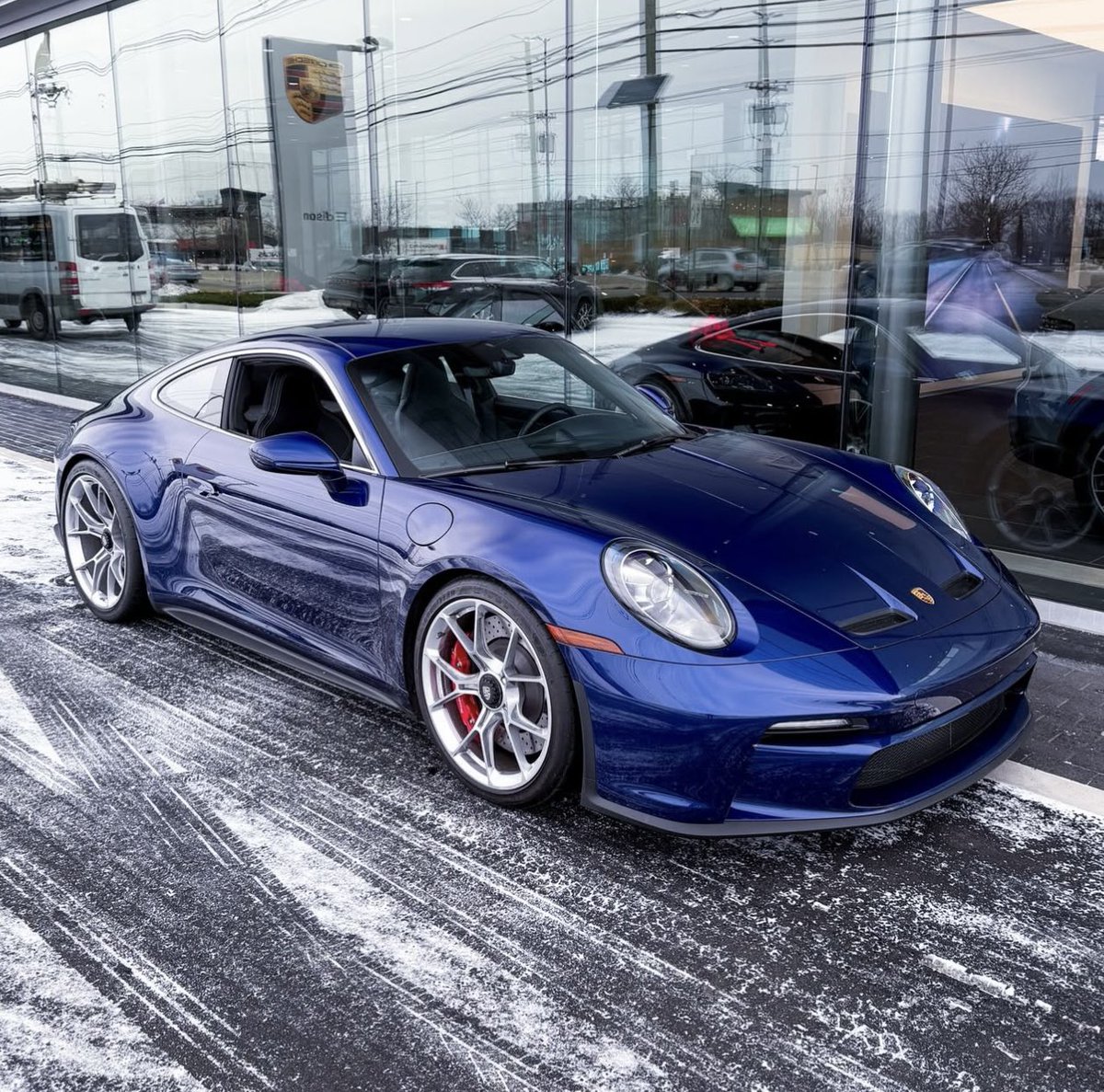 PorscheCIub's tweet photo. Gentian Blue 992 GT3 Touring https://t.co/x1CoHB4w29