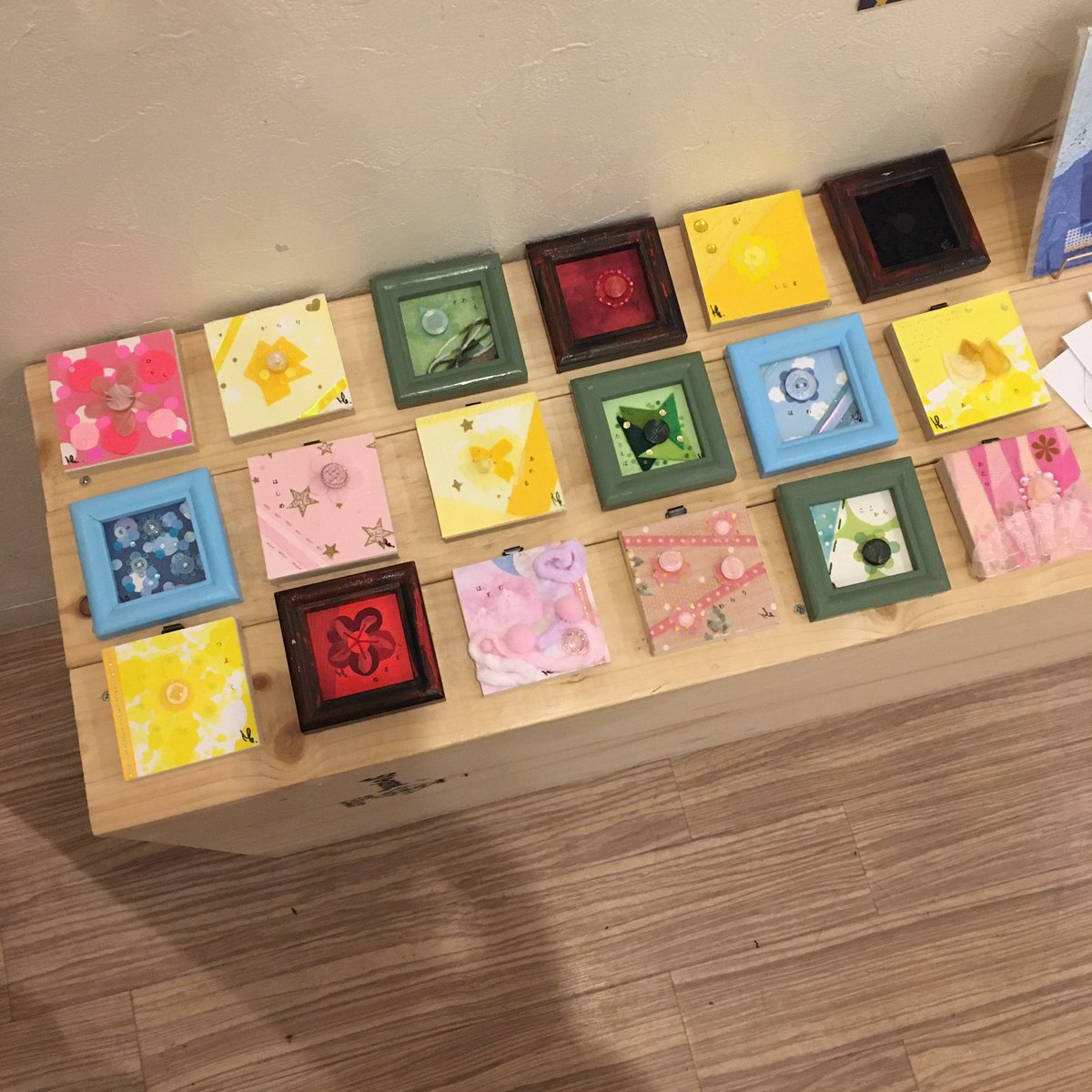 搬入完了
しました！！

今週の水曜から
日曜まで、
5日間の展示です

個人的に
ひっっっさしぶりの
展示なので

どきどきです🌟

新作たちと
懐かしのグッズたちが
お待ちしています

よしなにーー

#色に包まれて
#アート
#コラージュ
#グループ展
