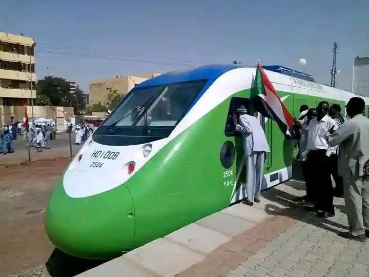 HaniElfatihI's tweet photo. القطار اشتغل من عطبره إلى شندي بسعر 15 ألف
وإلى الخرطوم بحري 30 الف https://t.co/1IVUU6pkdp