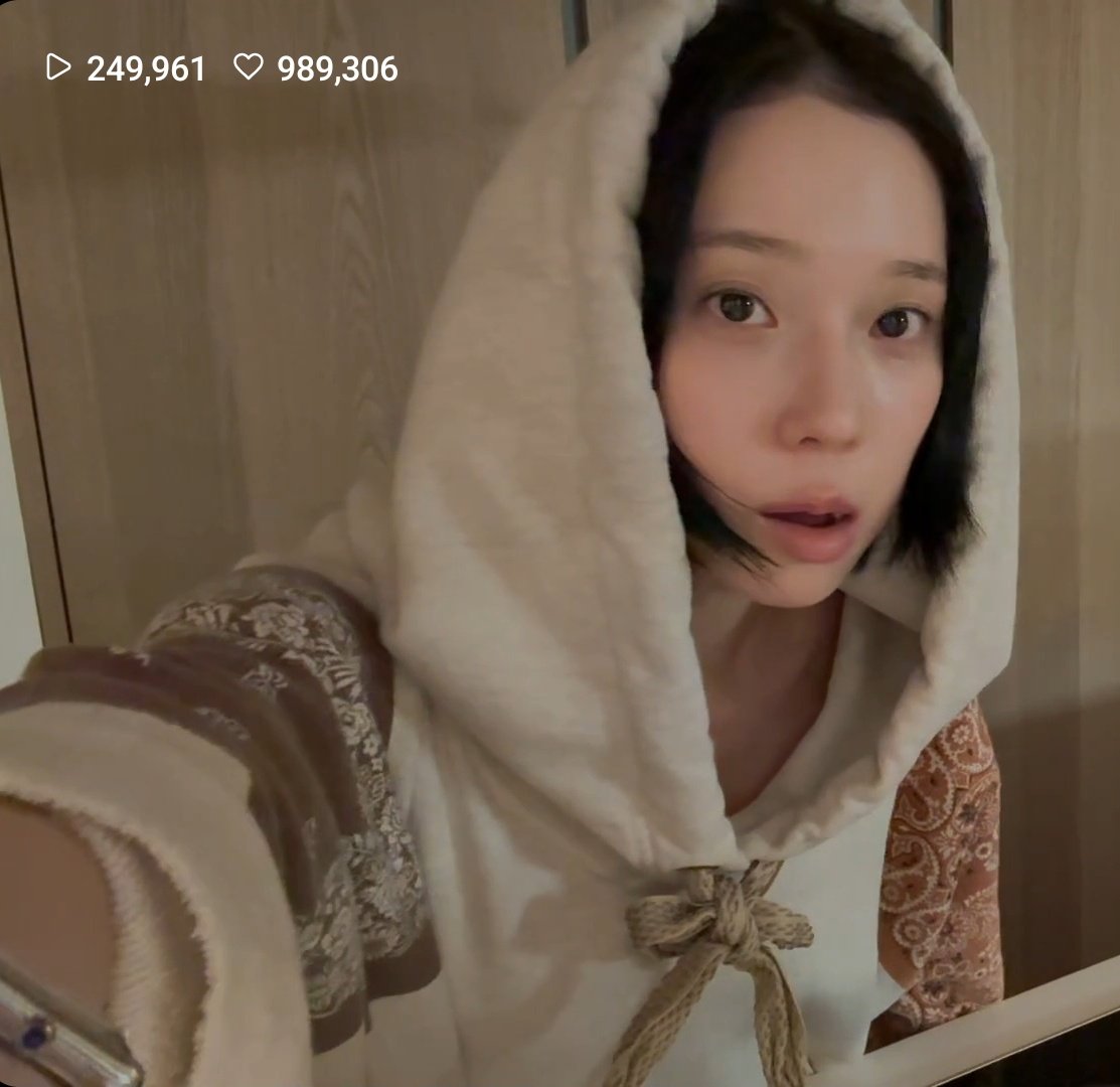 minsickface's tweet image. idk girl chew me instead or whatever