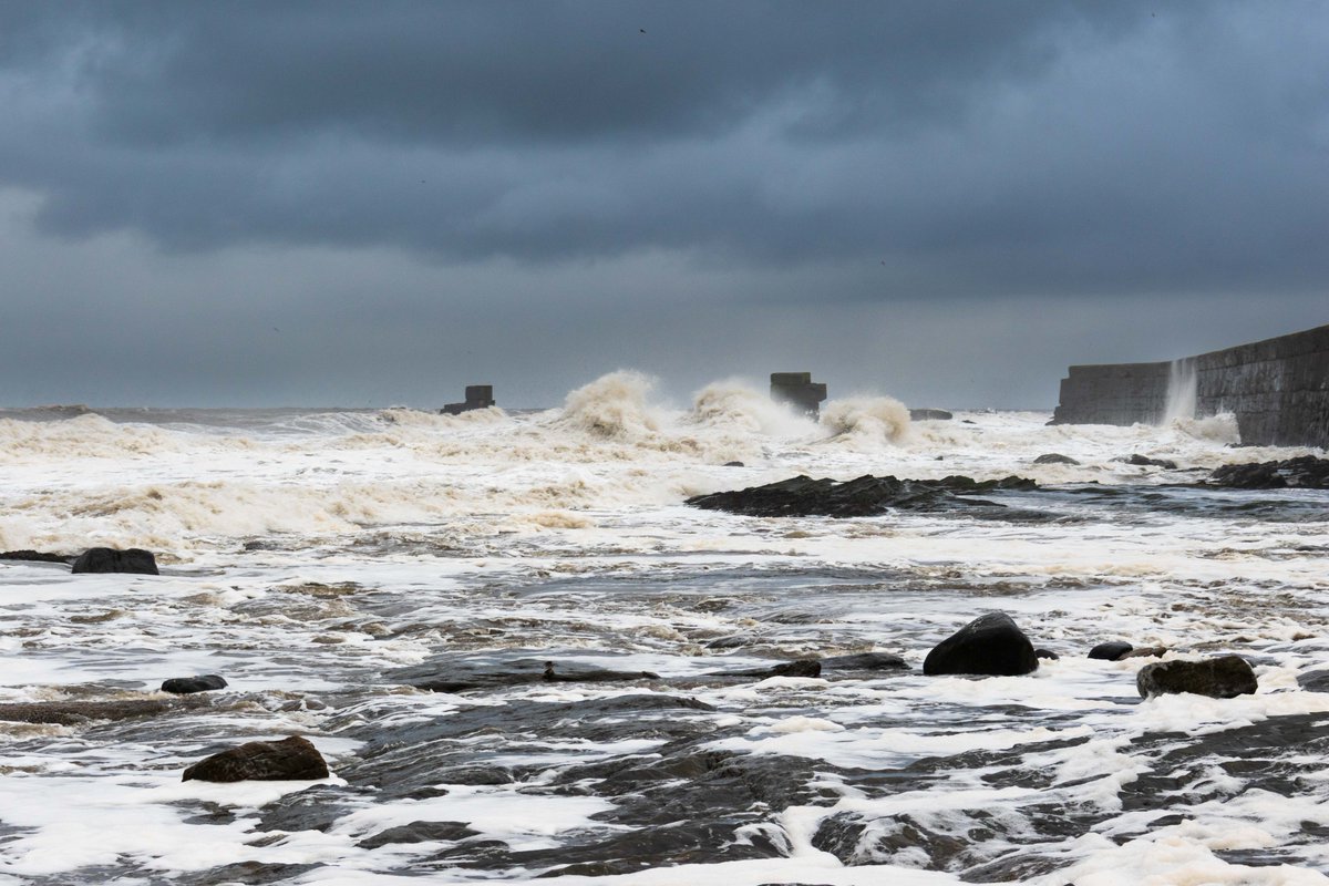 fifeexplorer's tweet photo. When the going got rough on #Kirkcaldy and #kinghorn beaches last week - a whole new picture when the east wind decides to blow...

#seaart #photo  #beachescape #seascape  #winter #storm #OutAndAboutScotland #lovefife  #fifecoastalpath #coastalphotography #waves #bbcscotlandpics https://t.co/LO365FPY6K