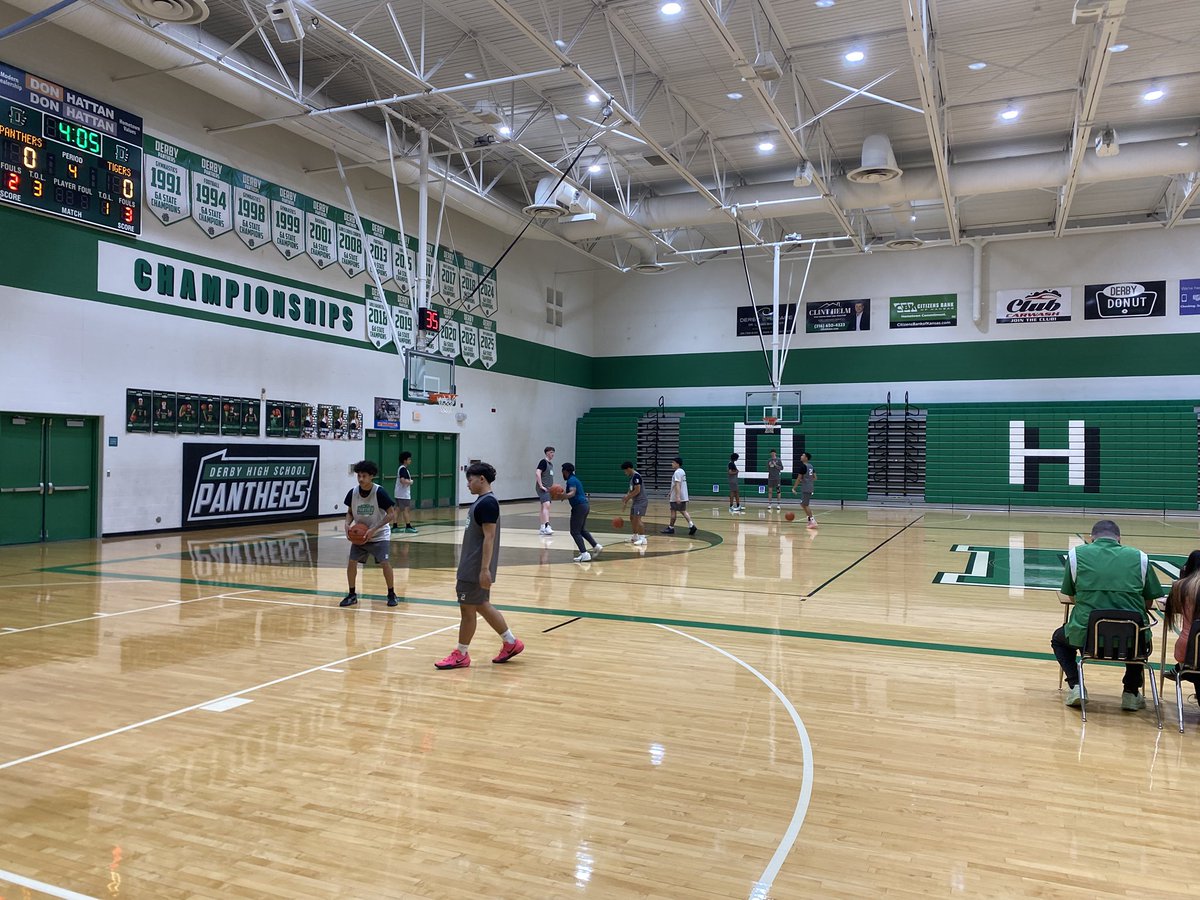 coachbrettflory's tweet photo. Breakfast Club practice this morning at 5:45 am to clear the stage in The Den for @DNMSFalcons v @DMSBulldogs basketball this evening! π
#ForTheCulture #HAVOC #ProgramKids https://t.co/jbzCHl9d4S