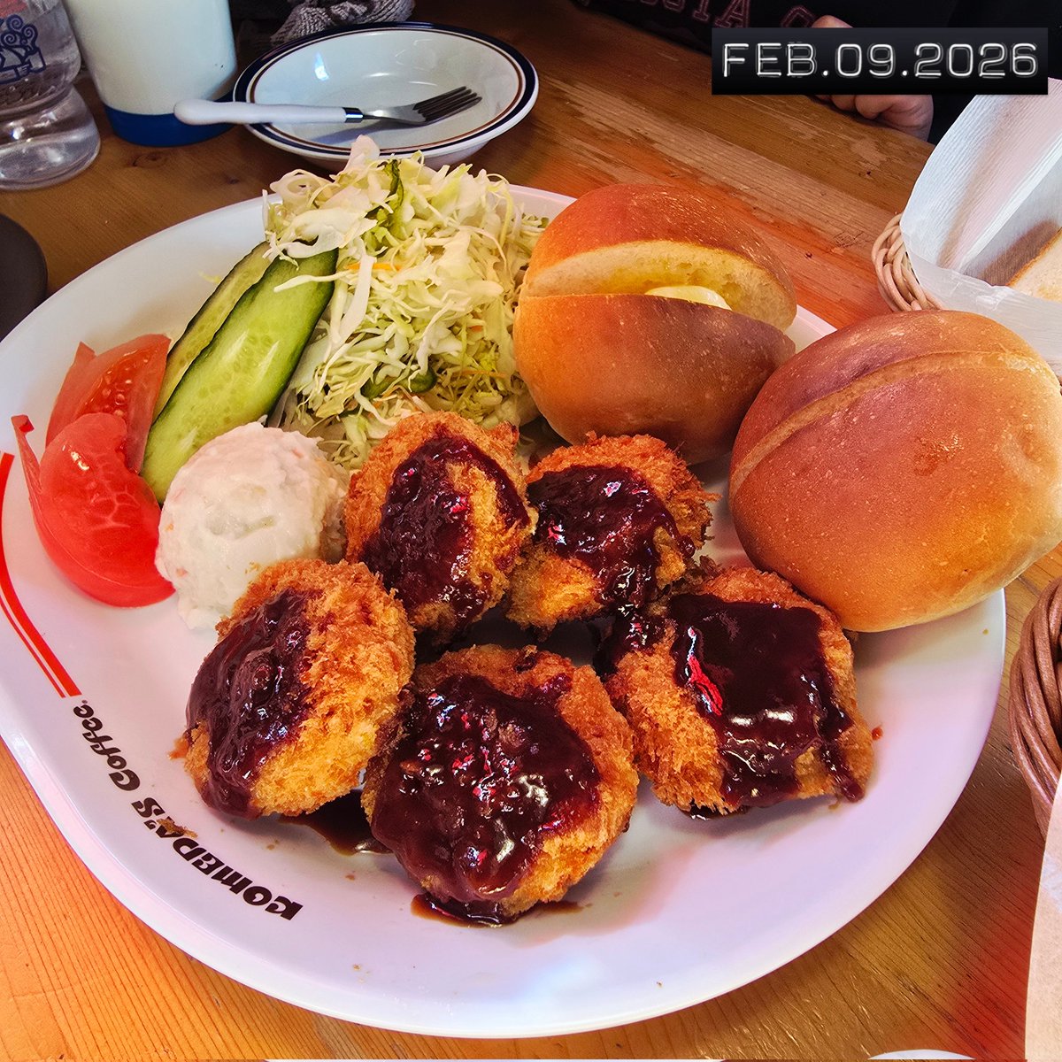 KOMEDA 果真是詐欺慣犯，這盤一上桌我們就知道吃不完了😑
#midnightgourmets
#my365