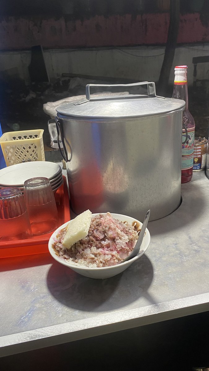 merayakan lembur senin ini dengan es kacang ijo, wkwk penasaran gw ternyata enak jg rasanyaa 🥹