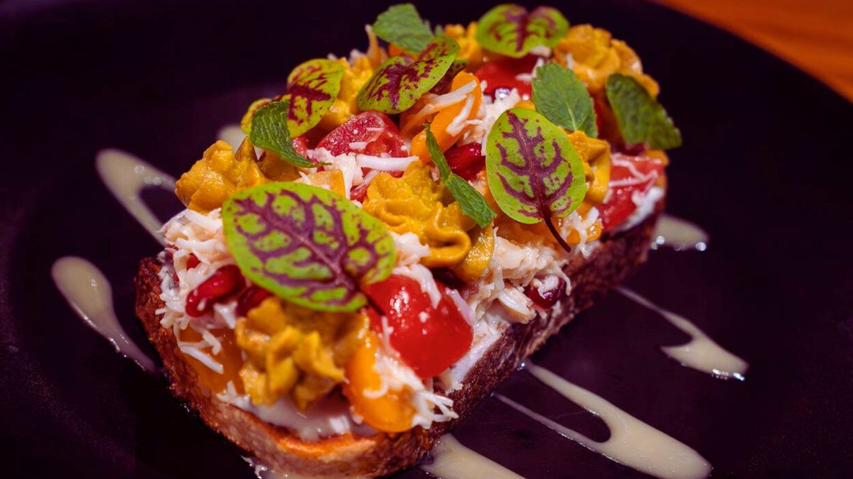 Start strong this week with a delicious decision and book your table. White Crab Bruschetta with heritage tomato, mint yogurt, spiced avocado and pomegranate - just one of the à la carte starters waiting for you. Menu &amp; bookings 👉  buff.ly/7gQsn0D #GambaGlasgow 🦀