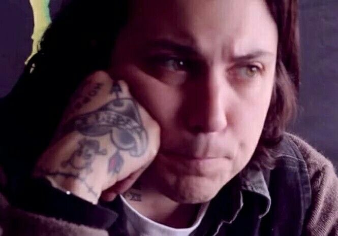 le 击 VIU O MCR tweet media