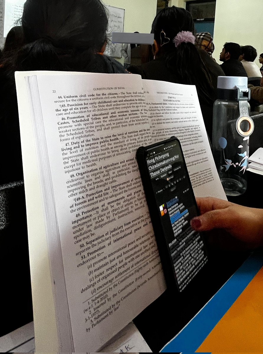 yooniehongkitty's tweet photo. Chat, is constitution class a suitable place to read Nuthong Yaoi on ao3 https://t.co/3D7d6euQBQ