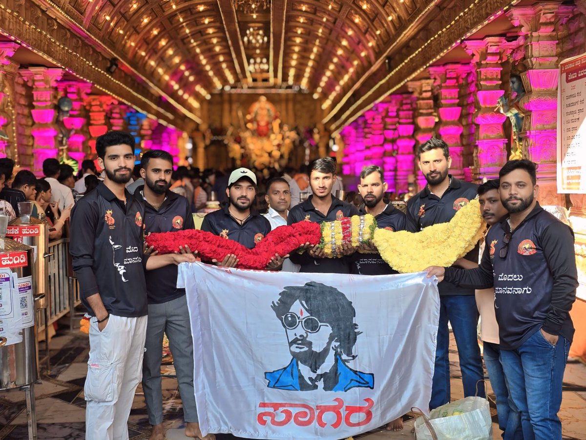 kolaraksss's tweet photo. ಸಾಗರ ಶ್ರೀ ಮಾರಿಕಾಂಬ ಜಾತ್ರೆಯಲ್ಲಿ ಕಿಚ್ಚನ ಹುಡುಗರು 🔥

@KicchaSudeep

#ಕಿಚ್ಚಸುದೀಪ #KichchaSudeepa #KicchaSudeep #shrimarikamba #jatre #sagara  #kolara #kolaraksss https://t.co/2v9CtH9g1b