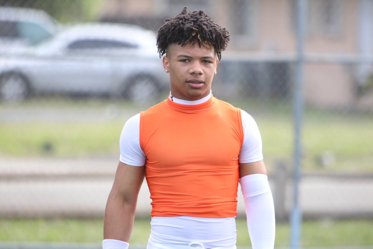 Georgia has made a very quick impression on versatile ATH Marquis Fennell after the Bulldogs recently offered and had the Valdosta star on campus. Georgia continues to trend the right way for Fennell. #GoDawgs

Story: on3.com/teams/georgia-…