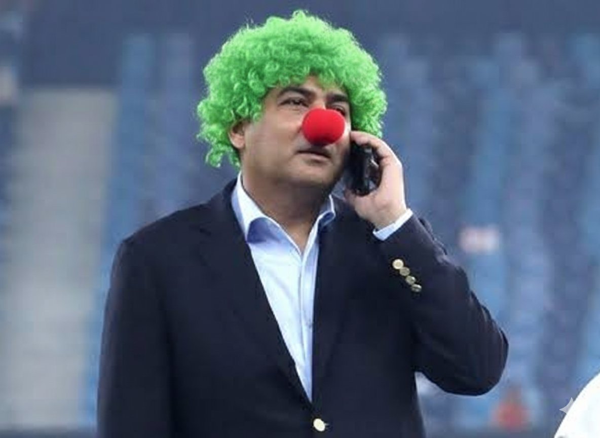Iam_Rohit_G's tweet image. 🚨🚨 PCB vs Jay Shah 🚨🚨

PCB Chief Naqvi : We will boycott T20WC 

Jay Shah : Ok

Pakistan PM Shehbaz Shariff : We will play the World Cup but not with India 

Jay Shah : Ok. Be Ready for Sanctions

PCB Chief : We want to have talks with ICC please

Jay Shah : Sends his…