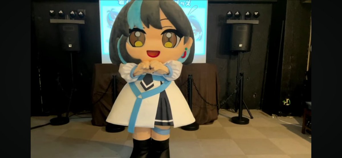 圧を感じるアップ。
からの、ハートや後ろ姿。
可愛いね🐳
#きぐるみほえるん