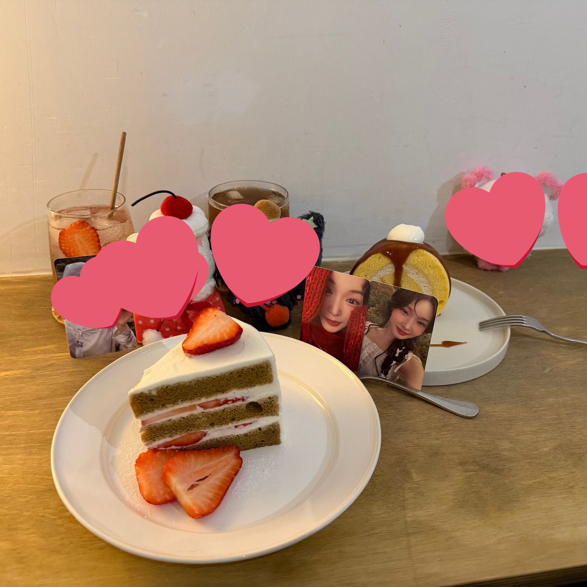 올해도 친구랑 같이 언니의 생일을 축하했음🥰

내가 가장 아끼고 좋아하는 청하언니
깜짝 선물까지 너무 고마워요💙💙
다시한번 생일 축하해요 늘 하트해🥹🎂