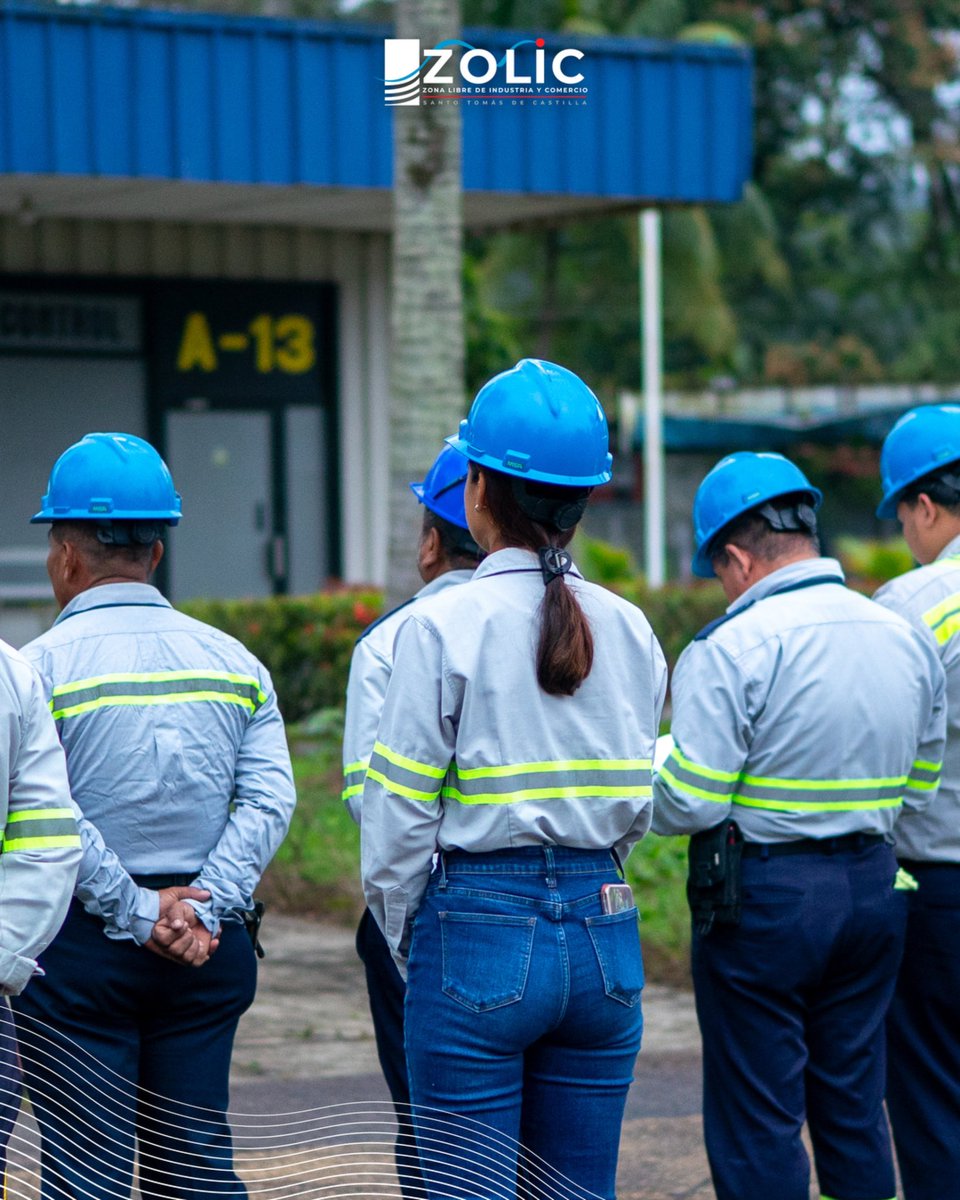 Cada día honramos a nuestra Patria izando con orgullo la Bandera de Guatemala y la de ZOLIC.
Un momento para reafirmar quiénes somos, lo que creemos y el compromiso que asumimos con el desarrollo del país, guiados por nuestra misión, visión y valores institucionales. #ZOLIC