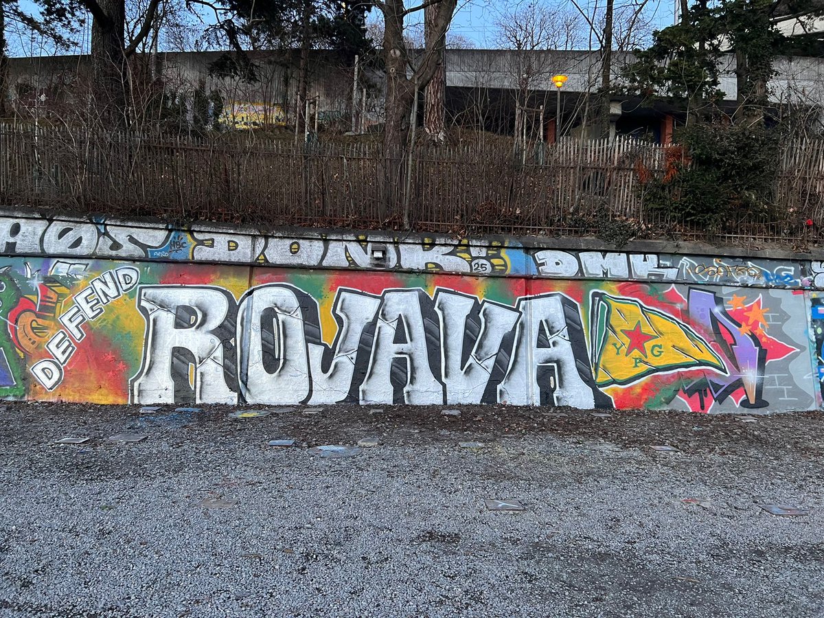 Defend Rojava Graffiti aus Zürich ✌️