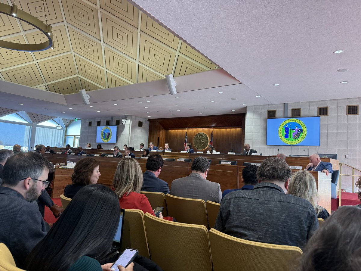 Julie Kay tweet media