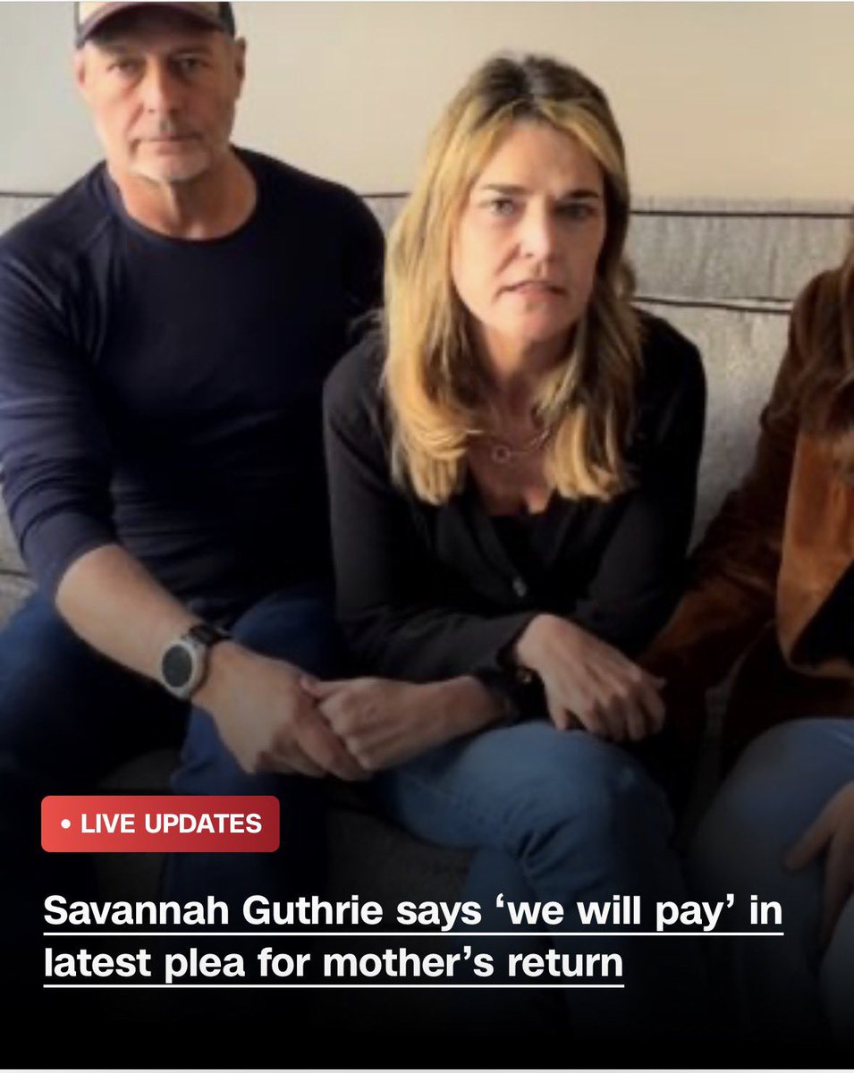 brandilwells's tweet photo. Savannah Guthrie has 6 fingers on her right hand. 

EVERYTHING is fake and AI. https://t.co/lyzgnjBWpC