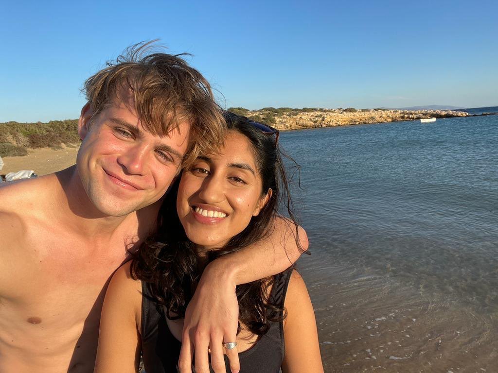 TheCinesthetic's tweet image. ONE DAY premiered 2 years ago on Netflix.