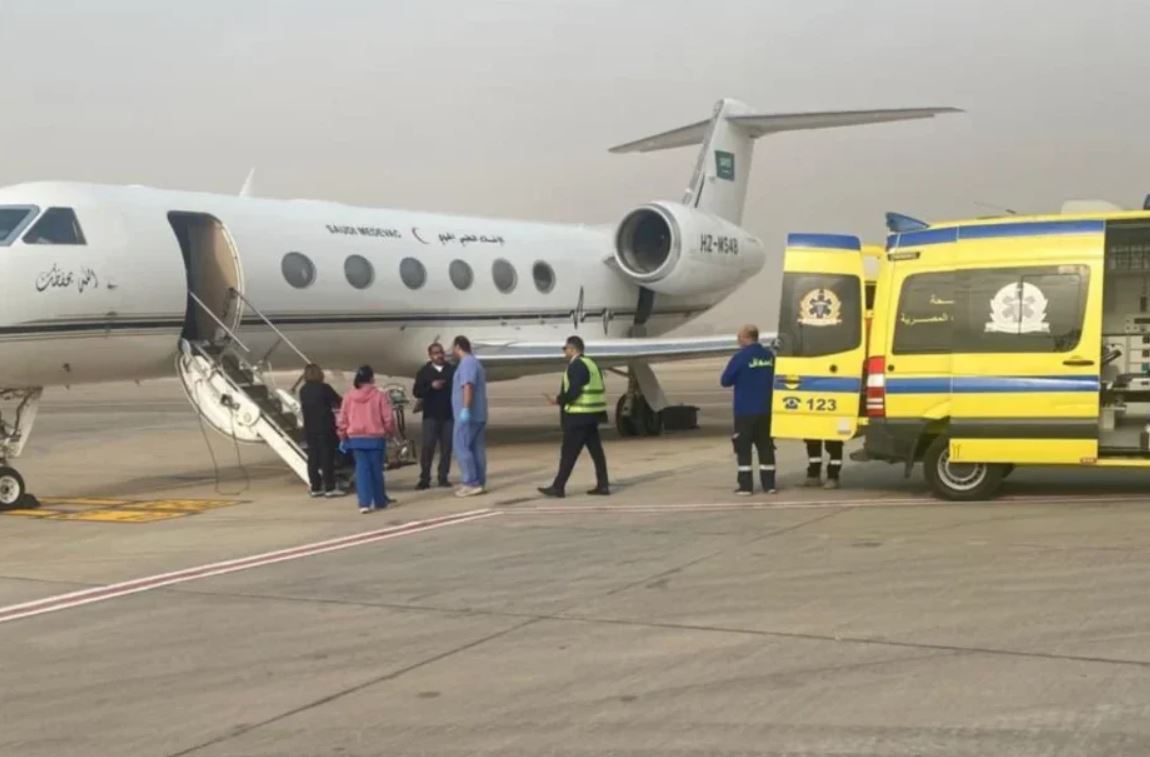 نقل 3 مواطنين من القاهرة إلى المملكة عبر طائرة الإخلاء الطبي لاستكمال علاجهم #عاجل 