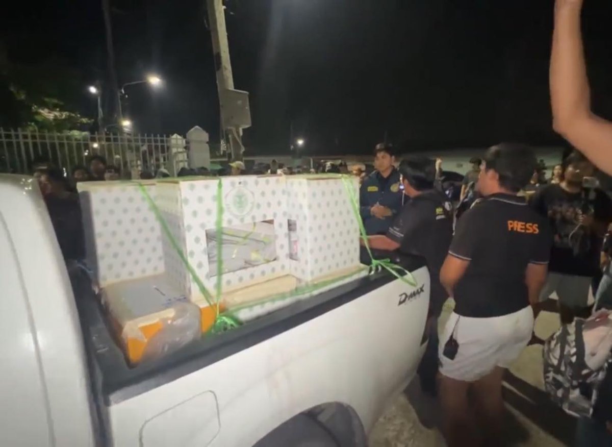 ด่วน!!!!

ทุกคนครับช่วยกันจับตา  อี กกต. ชลบุรี เขต1มันขนบัตรเลือกตั้งหนีไปที่สำนักงาน กกตแล้ว ชาวบ้านไม่ยอมให้ไป ยืนสกัดกั้นเรียบร้อย มึงจะหนีไปไหนก่อน เหี้ยที่สุดแล้วจริงๆ!!!!

#เลือกตั้ง69อนาคตประเทศไทย 
 #โกงเลือกตั้ง #นับใหม่ทั้งประเทศ