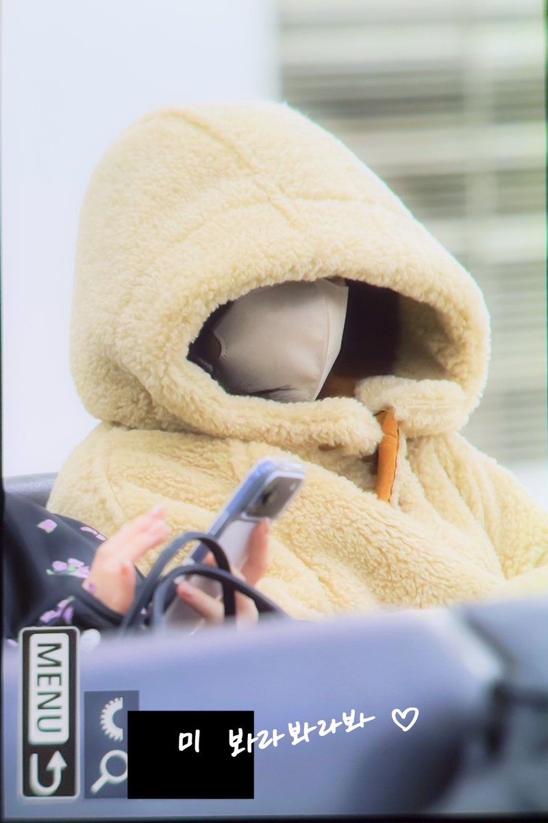 Look At Mi tweet media