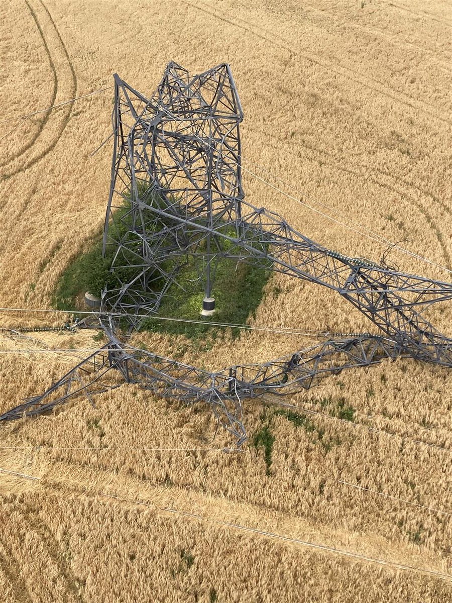 ⚡ 7 mois après la tempête dans l’Allier, le réseau électrique est entièrement rétabli grâce à la mobilisation exceptionnelle de nos équipes de <a href="/rte_france/">RTE</a>  et de nos partenaires.
🎯 Ce 6 février marque une étape clé avec la remise en service de la dernière ligne 400 000 volts