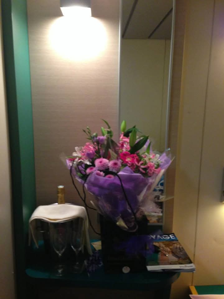 jonhulsecars's tweet photo. @BrittanyFerries She loved the Suprise flowers &amp; sparkly i arranged for BF to Have taken onboard Despite the busy turn round you have, i will always be greatful to BF for doing this, We had an amazing time onboard &amp; the memories will stay with me forever, &amp; we planned future trips ❤️ https://t.co/hWa1iIR6FJ