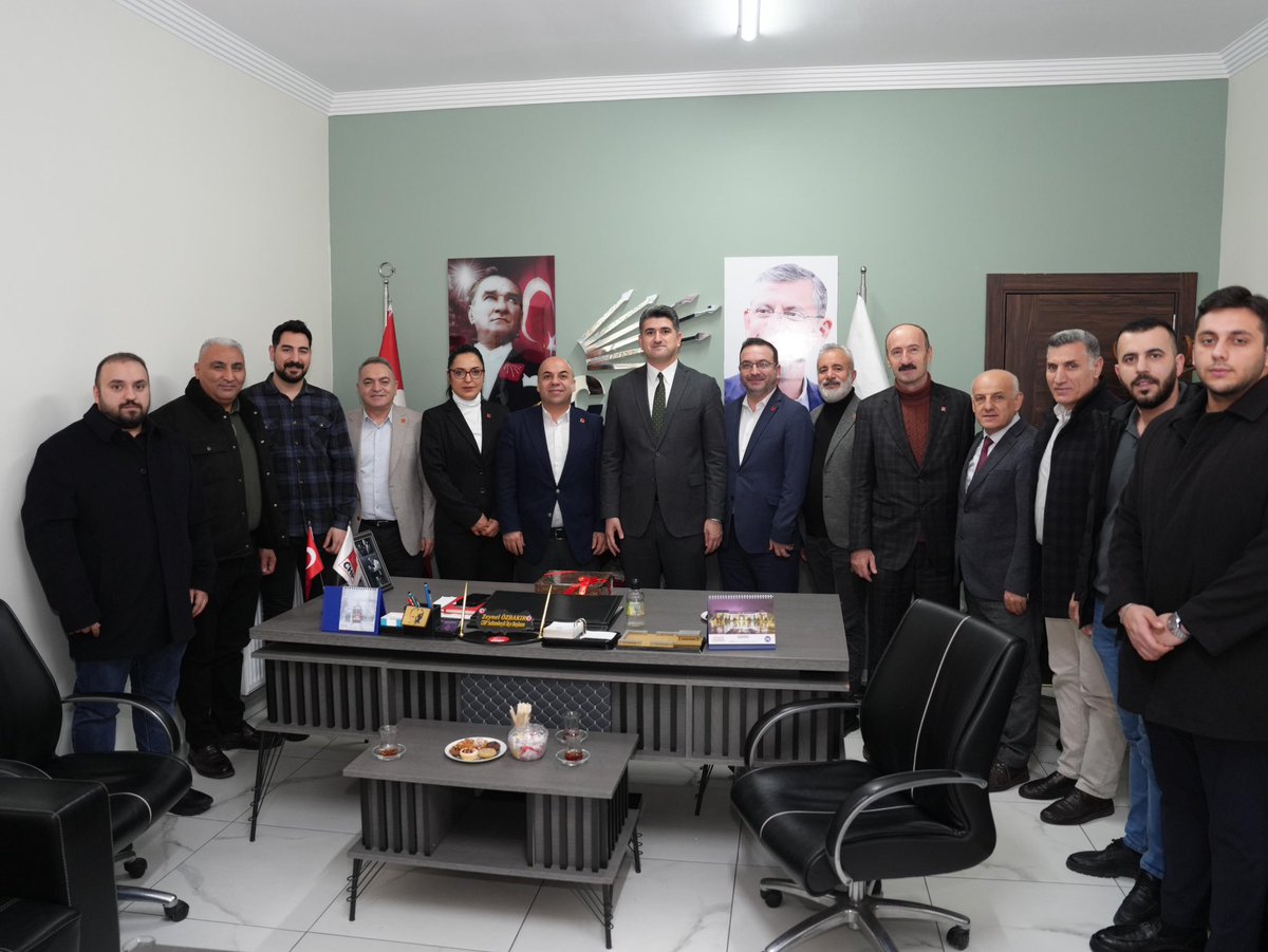 İl Başkan Yardımcılarımız Celal Yalçın ve Ayhan Özoğlu ile birlikte Sultanbeyli İlçe Başkanımız Zeynel Özbakır’ı ziyaret ettik.

Zeynel Başkanımızın şahsında; Kadın Kollarımıza, Gençlik Kollarımıza ve Sultanbeyli örgütümüzün tüm emekçilerine çalışmalarında başarılar diliyorum.