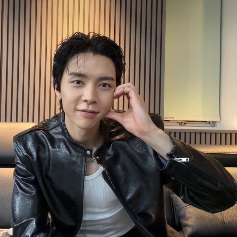 260209 - johnny birthday live screenshot time! 😆📸