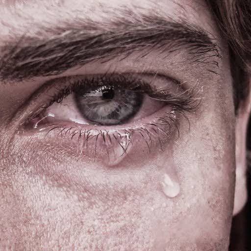 Dostoyevski'ye göre aşk; 
📌
Gerçeklerden kaçma yolu… kendini yaşanması mümkün dahi olmayan bir hayale sığdırma çabası.

💘Fena bir yanı yokmuş mu?!
Gerçekler can acıtır ya,
Aşkla avunmak istersin…
Bir de bakmışsın!,
Olmazlara savrulmuşsun…