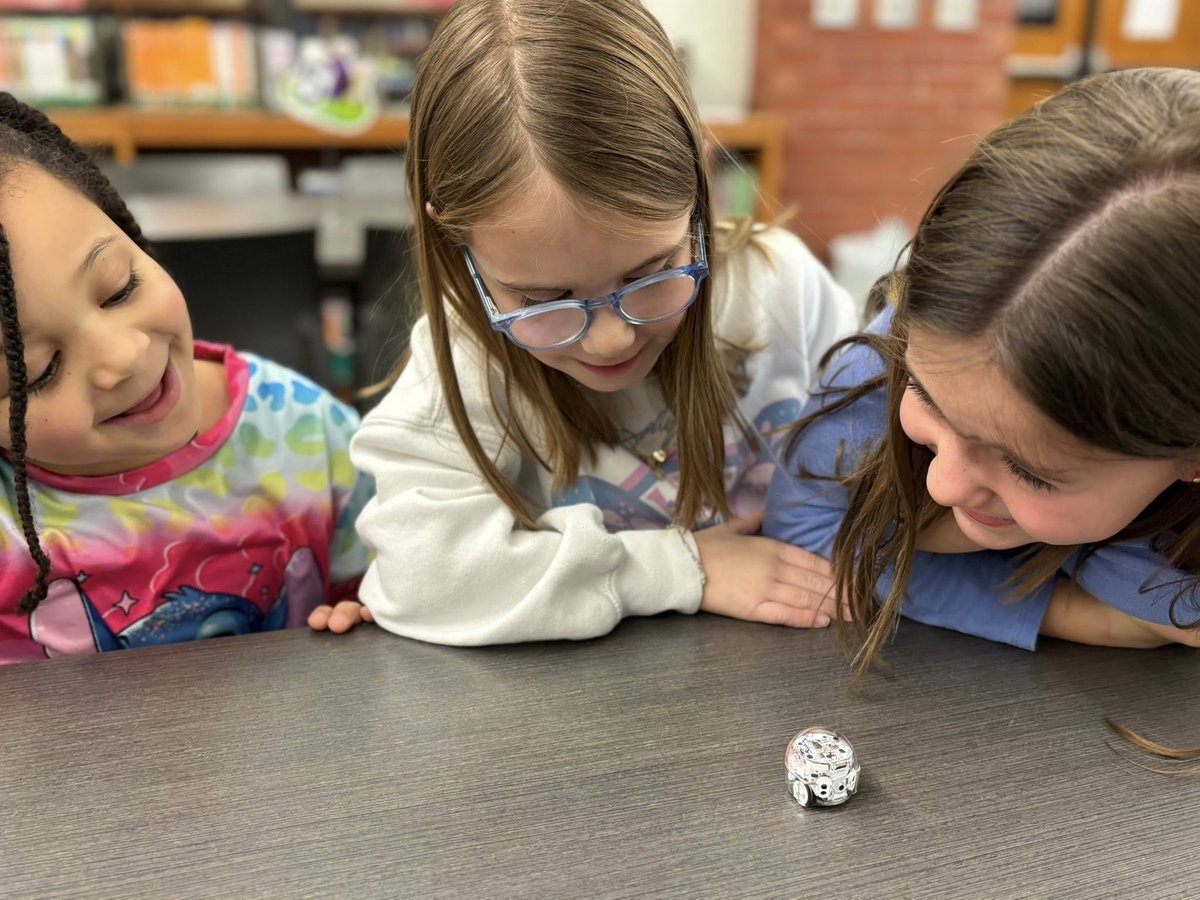 rochcommschools's tweet photo. McGregor students make their ozobots move on demand, bringing coding, robotics and automation to life in the classroom. #RCSpride #RCSteaching #RCSlearning https://t.co/a1Ux2sKSW4
