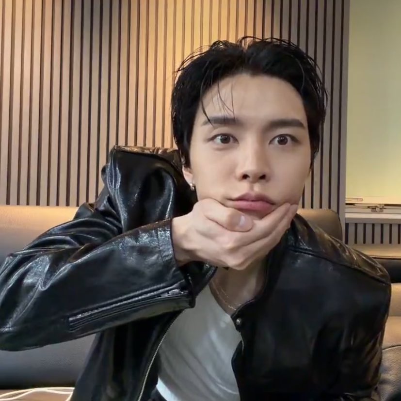 HAPPY JOHNNY DAY

#ThirtyOneAndOnlyJohnnySuh
#생일은_기회다_쟈니생축