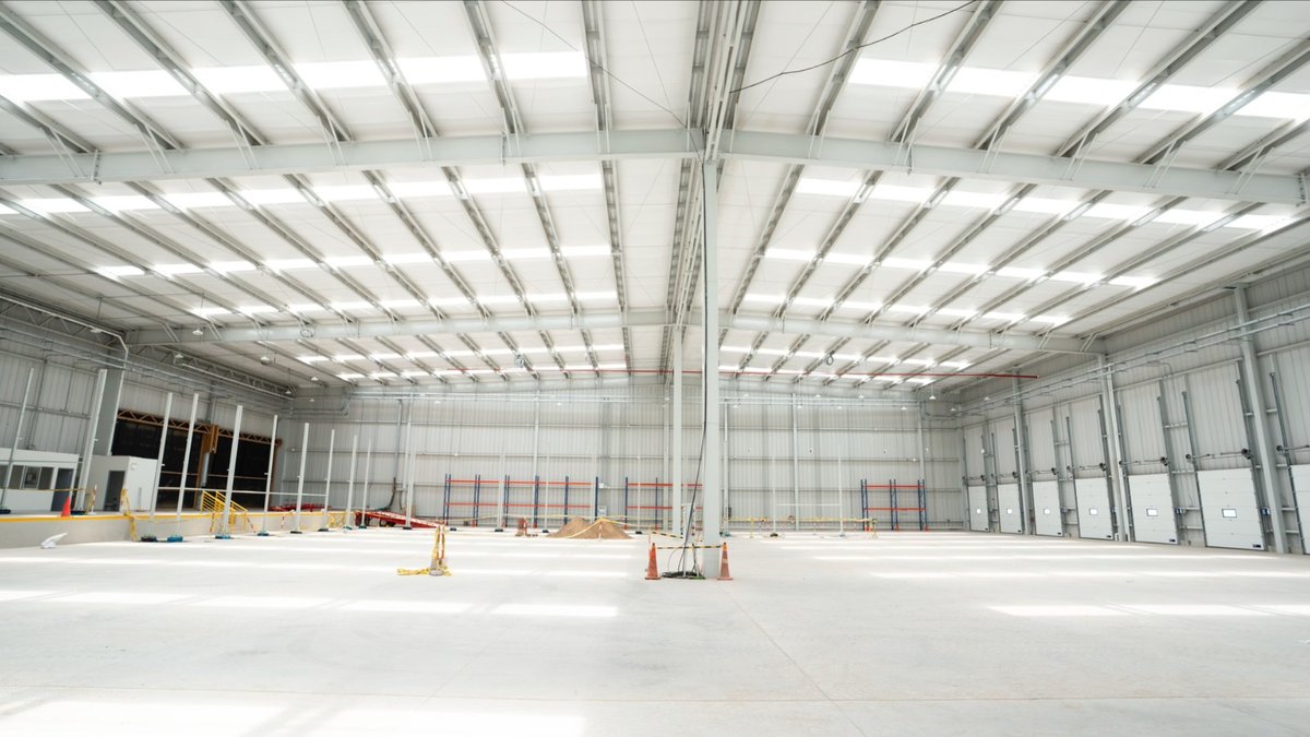 CoscoEurope's tweet image. COSCO SHIPPING &amp;amp; Anjun have secured rights for the Lima Airport Apron Warehouse Project! 📦 

✈️ Tarmac access for quick cargo turnaround
📐 11,885 m² #warehouse space + 5k m² for future expansion
📄 15-year concession

#SouthAmerica #eCommerce #logistics! #AirFreight