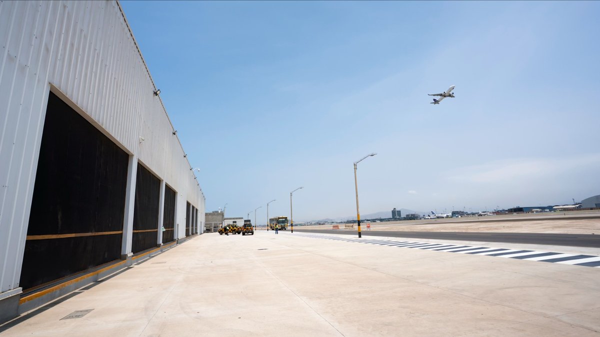 CoscoEurope's tweet image. COSCO SHIPPING &amp;amp; Anjun have secured rights for the Lima Airport Apron Warehouse Project! 📦 

✈️ Tarmac access for quick cargo turnaround
📐 11,885 m² #warehouse space + 5k m² for future expansion
📄 15-year concession

#SouthAmerica #eCommerce #logistics! #AirFreight