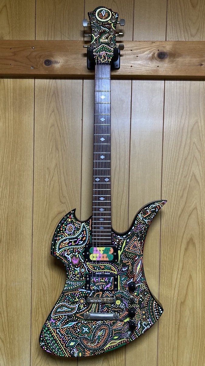 k_s_h_k_'s tweet photo. FERNANDES、BURNYにしれっと何食わぬ顔で紛れ込むSAMICK
#fernandes
#burny
#samick
#hide
#X
#X_japan
#松本秀人 https://t.co/Xhd3MkCvJh