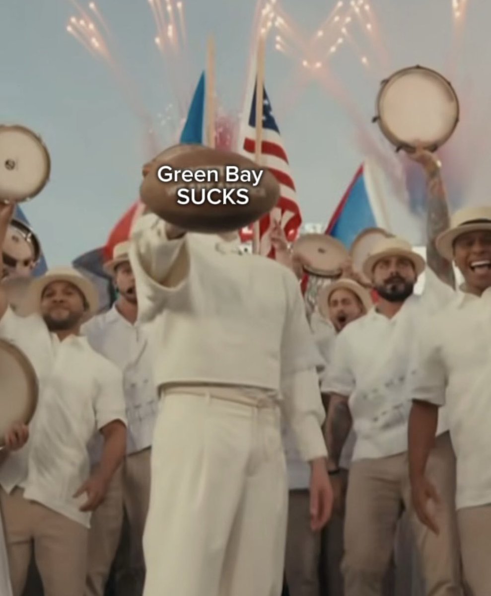 Bad Bunny knows ball 🐻⬇️